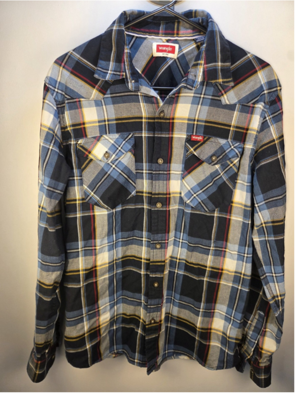Wrangler Casual Button-Down Men's Shirt Size Medium Blue Long Sleeves